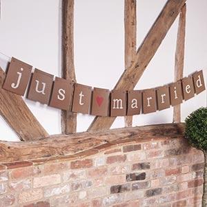 Just my type rustiikkinen "just married" banneri, pituus 3 metriä