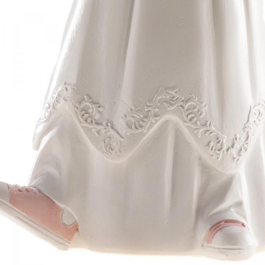 Kakunkoriste konfirmaatio/rippijuhla rippityttö valkoisessa mekossa ja vaaleanpunaisessa bolerossa