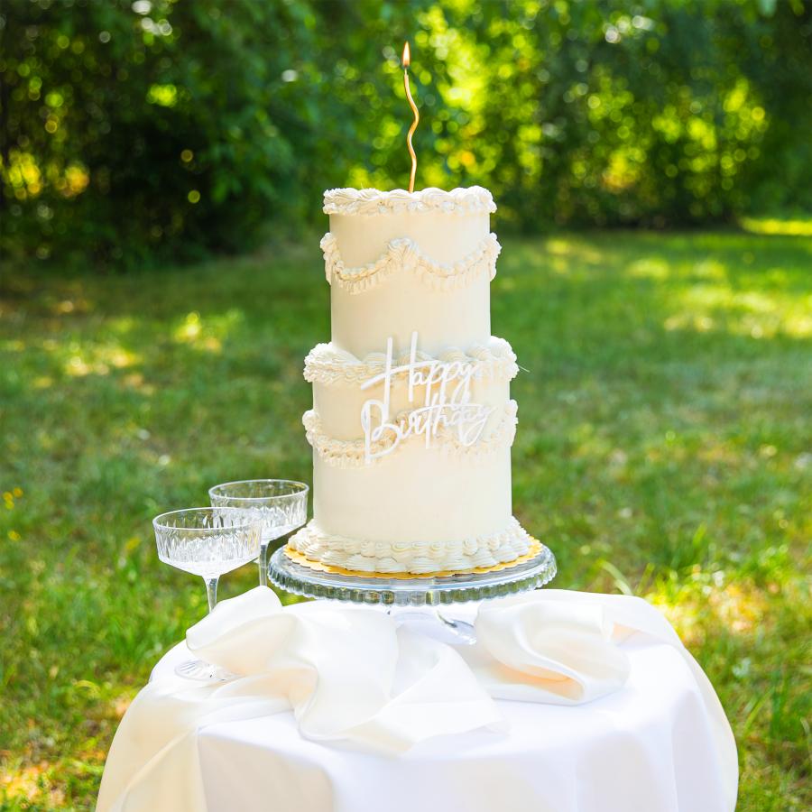 Kakunkoriste sivulle "Happy birthday" Hopea