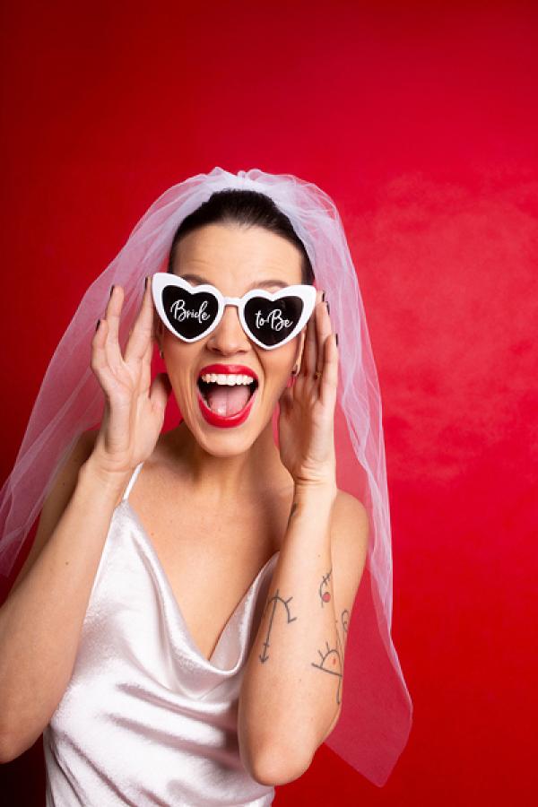 Bride To Be valkoiset sydänlasit