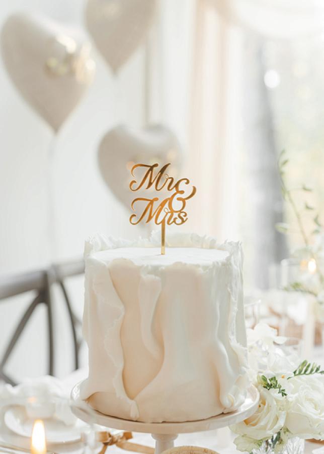 Hääkakun koriste Mr&Mrs kulta akryyli