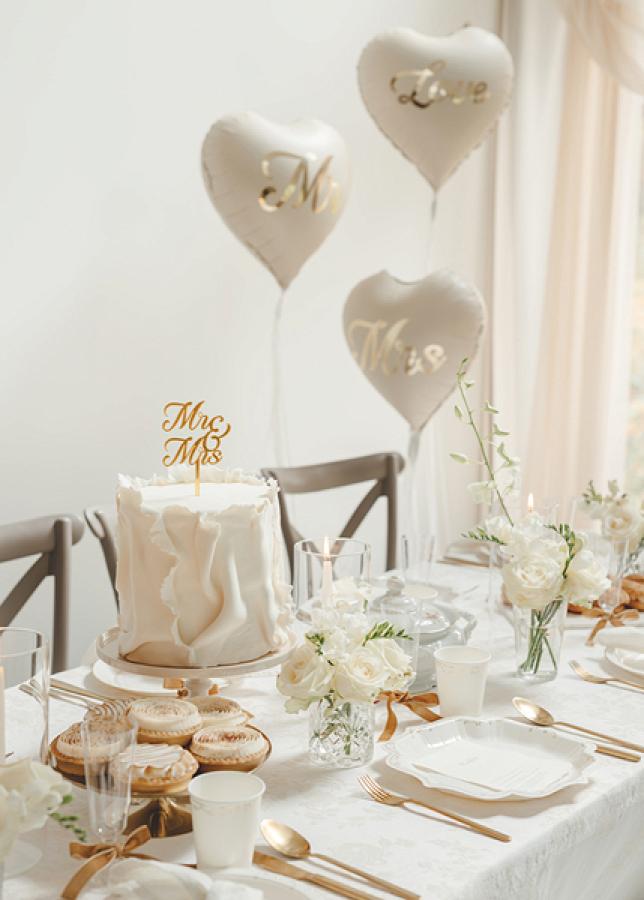 Hääkakun koriste Mr&Mrs kulta akryyli