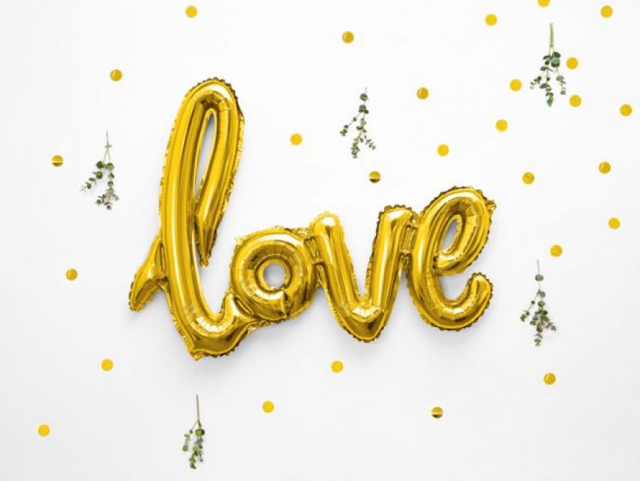 Kullanvärinen "love" ilmapallobanneri