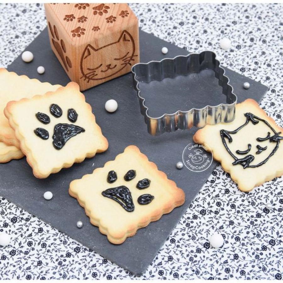 Pikkuleipämuotti ja painokuviokuutio kissa-aihe