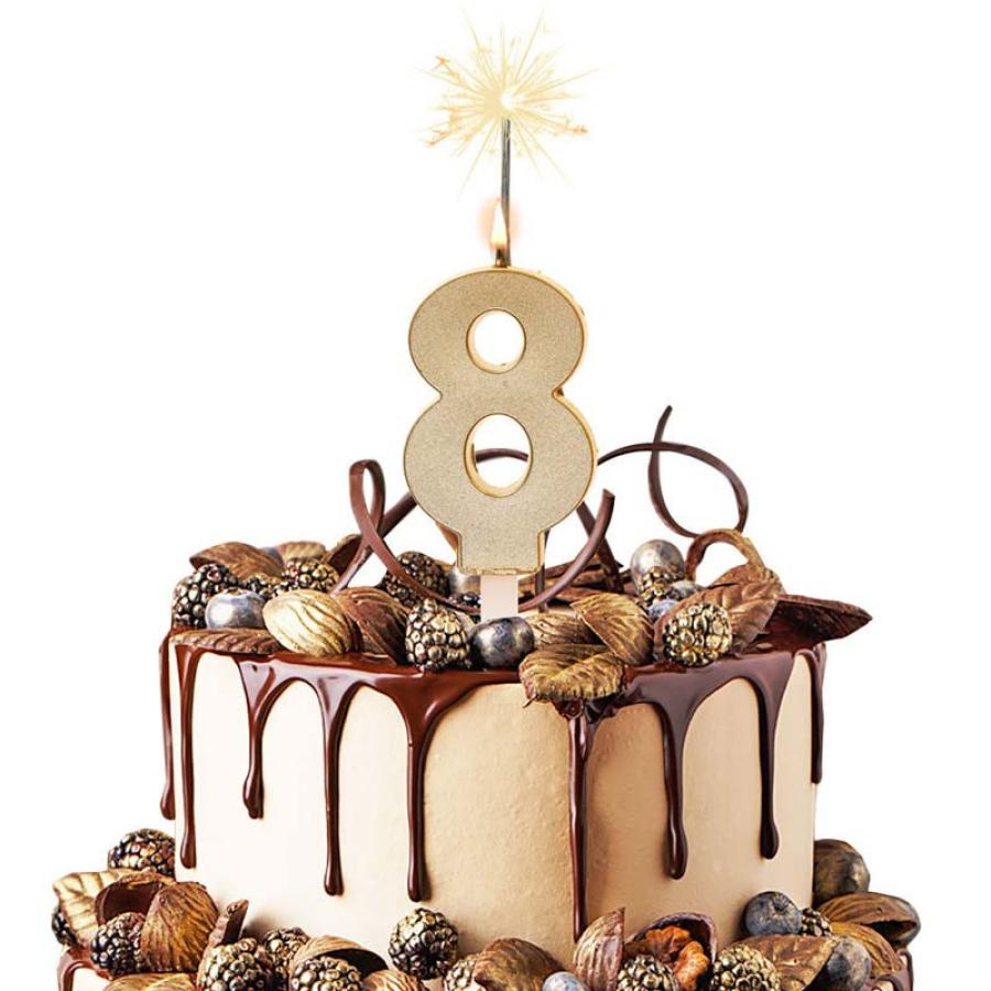 Numerokynttilä sädetikulla, numero 8
