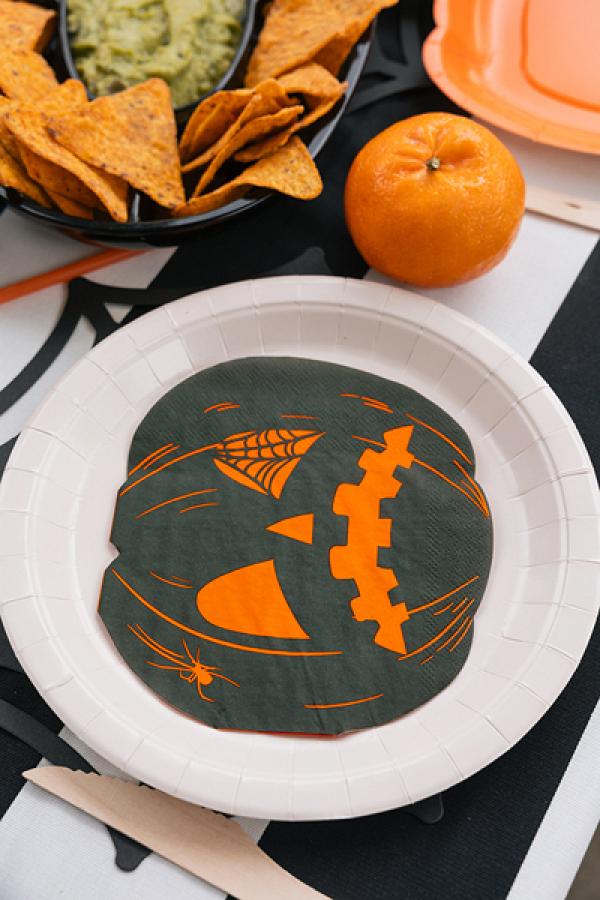 Lautasliinat iloiset ja pelottavat kurpitsat 16,5 x 15 cm, oranssi-musta, 20 kpl