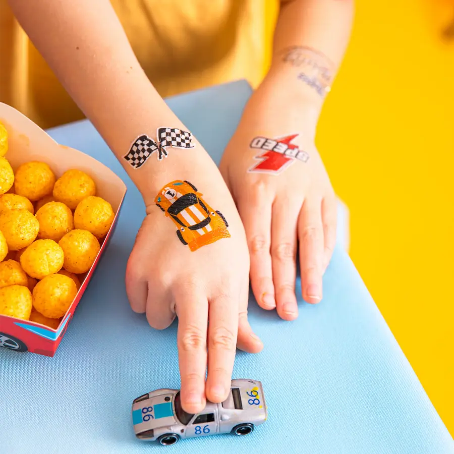 Kilpa-autotatuoinnit lapsille 14 kpl – autosynttäreille
