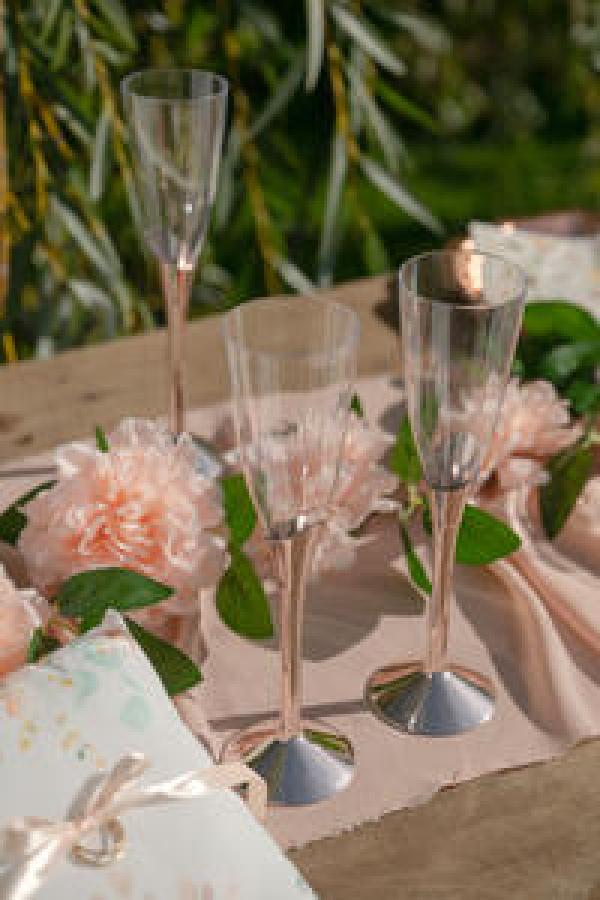 Kirkas shampanjalasi/kuohuviinilasi ruusukullanvärisellä jalalla muovia, 6 kpl